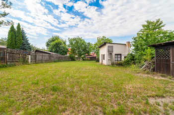 Prodej pozemku 678 m², Břasy