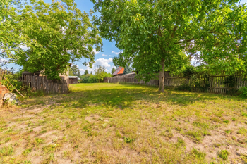 Prodej pozemku 678 m², Břasy