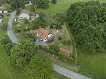POHLED ZE ZÁPADU - Prodej domu 170 m², Hrejkovice
