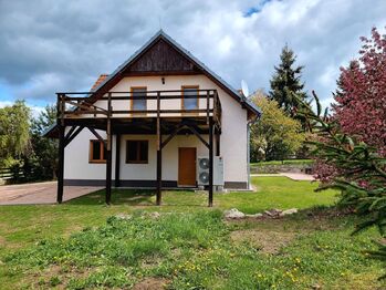 Jihozápadní strana s terasou - Prodej domu 170 m², Hrejkovice
