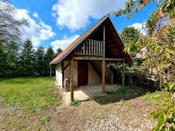 Zděná chatka pro hosty v západním rohu zahrady. - Prodej domu 170 m², Hrejkovice