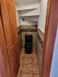WC v přízemí - Prodej domu 170 m², Hrejkovice