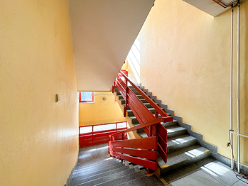 schodiště - Prodej obchodních prostor, Dobříš