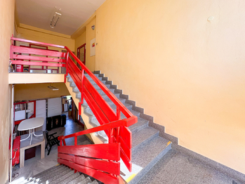 schodiště - Prodej obchodních prostor, Dobříš