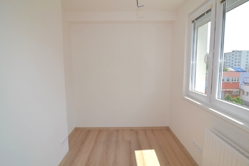 ložnice/pracovna - Pronájem bytu 2+1 v osobním vlastnictví 54 m², Praha 10 - Strašnice
