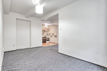 Místnost s kuchyňským koutem - Prodej bytu 2+kk v osobním vlastnictví 57 m², Praha 3 - Žižkov