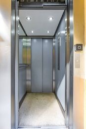 Výtah - Prodej bytu 2+kk v osobním vlastnictví 57 m², Praha 3 - Žižkov