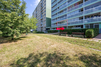 Pohled na budovu - Prodej bytu 3+1 v osobním vlastnictví 72 m², Praha 4 - Chodov