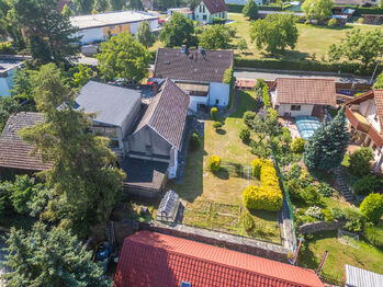 Pohled na nemovitost a okolí - Prodej domu 107 m², Praha 9 - Koloděje