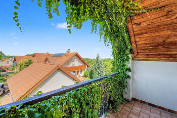 Výhled z balkonu - Prodej domu 107 m², Praha 9 - Koloděje