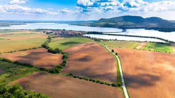 pozemek Strachotín s napojením na silnici - Prodej pozemku 71859 m², Strachotín