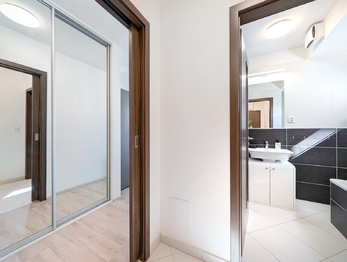 Pronájem bytu 2+kk v družstevním vlastnictví 55 m², Praha 5 - Hlubočepy