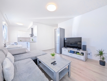 Pronájem bytu 2+kk v družstevním vlastnictví 55 m², Praha 5 - Hlubočepy