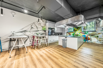 Kuchyň - Pronájem kancelářských prostor 33 m², Praha 8 - Libeň