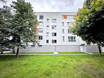 Pohled na dům - západ - Prodej bytu 4+kk v družstevním vlastnictví 74 m², České Budějovice