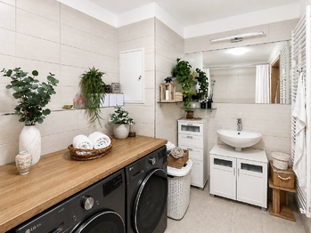 Koupelna s vanou - Prodej bytu 4+kk v družstevním vlastnictví 74 m², České Budějovice