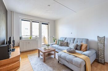 Obývací pokoj. - Prodej bytu 2+kk v družstevním vlastnictví 42 m², Jindřichův Hradec 