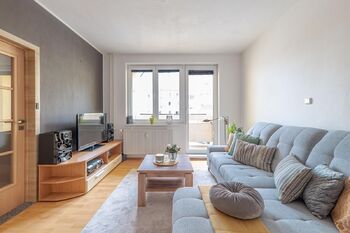 Obývací pokoj. - Prodej bytu 2+kk v družstevním vlastnictví 42 m², Jindřichův Hradec