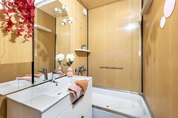 Koupelna. - Prodej bytu 2+kk v družstevním vlastnictví 42 m², Jindřichův Hradec