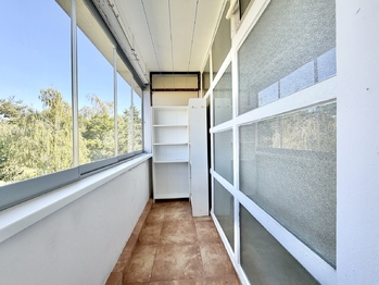 zasklená lodžie - Prodej bytu 3+1 v osobním vlastnictví 56 m², Pardubice