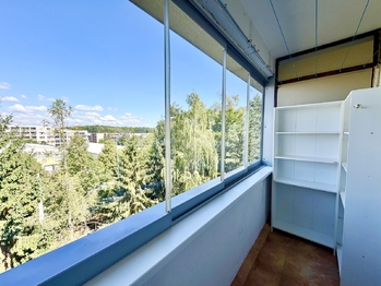 zasklená lodžie - Prodej bytu 3+1 v osobním vlastnictví 56 m², Pardubice