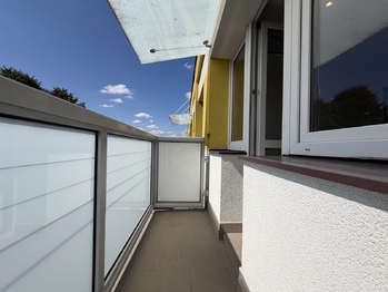 balkón - Prodej bytu 3+1 v osobním vlastnictví 56 m², Pardubice