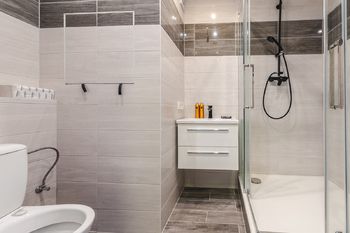 KOUPELNA - Pronájem bytu 3+kk v družstevním vlastnictví 71 m², Praha 8 - Čimice