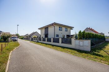 Pohled na dům - Prodej domu 234 m², Tuřice
