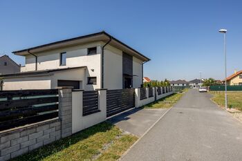 Pohled na dům - Prodej domu 234 m², Tuřice