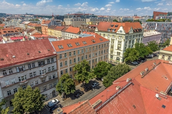 Dron - Pohled boční - Prodej bytu 1+kk v osobním vlastnictví 36 m², Praha 8 - Karlín