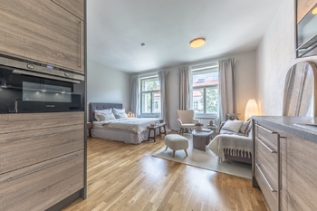 Pohled od koupelny - Prodej bytu 1+kk v osobním vlastnictví 36 m², Praha 8 - Karlín