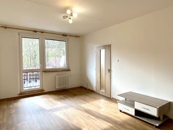 obyvací místnost nevybavená - Pronájem bytu 3+1 v osobním vlastnictví 72 m², Vsetín