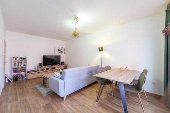 nábytek není součástí a patří současným nájemcům - Pronájem bytu 3+1 v osobním vlastnictví 72 m², Vsetín