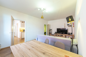 nábytek není součástí a patří současným nájemcům - Pronájem bytu 3+1 v osobním vlastnictví 72 m², Vsetín