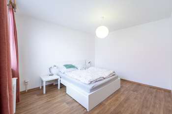 nábytek není součástí a patří současným nájemcům - Pronájem bytu 3+1 v osobním vlastnictví 72 m², Vsetín