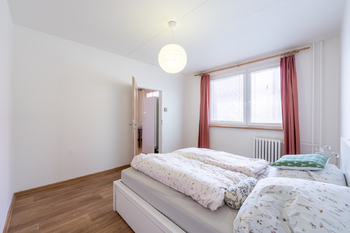 nábytek není součástí a patří současným nájemcům - Pronájem bytu 3+1 v osobním vlastnictví 72 m², Vsetín