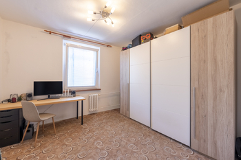 nábytek není součástí a patří současným nájemcům - Pronájem bytu 3+1 v osobním vlastnictví 72 m², Vsetín