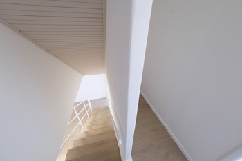 schody-pohled z vrchního patra - Pronájem bytu 4+1 v osobním vlastnictví 78 m², Praha 4 - Krč