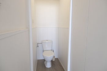 toaleta 2 m² - Pronájem bytu 4+1 v osobním vlastnictví 78 m², Praha 4 - Krč