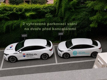 Vyhrazená arkovací místa před okny kanceláře - Pronájem kancelářských prostor 40 m², Sedlčany