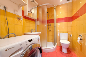 byt 2 - koupelna - Prodej domu 225 m², Praha 9 - Kyje