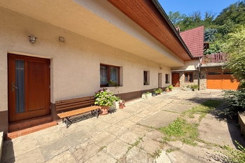 vstup do bytu 3 - Prodej domu 225 m², Praha 9 - Kyje