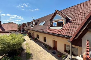 dům z terasy - Prodej domu 225 m², Praha 9 - Kyje