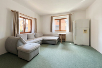 byt 3 - obývací pokoj - Prodej domu 225 m², Praha 9 - Kyje
