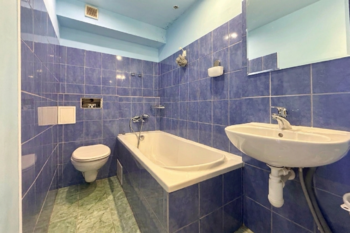 byt 3 - koupelna - Prodej domu 225 m², Praha 9 - Kyje