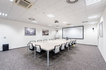 Pronájem kancelářských prostor 6400 m², Praha 9 - Vysočany