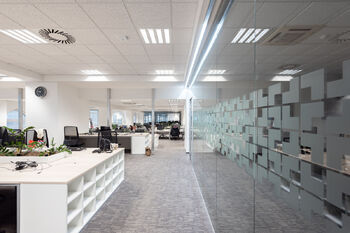 Pronájem kancelářských prostor 6400 m², Praha 9 - Vysočany