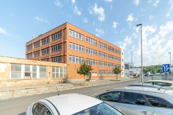 Pronájem kancelářských prostor 6400 m², Praha 9 - Vysočany