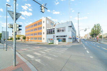 Pronájem kancelářských prostor 6400 m², Praha 9 - Vysočany