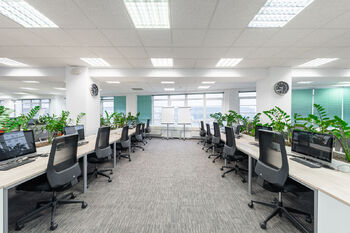 Pronájem kancelářských prostor 2800 m², Praha 9 - Vysočany